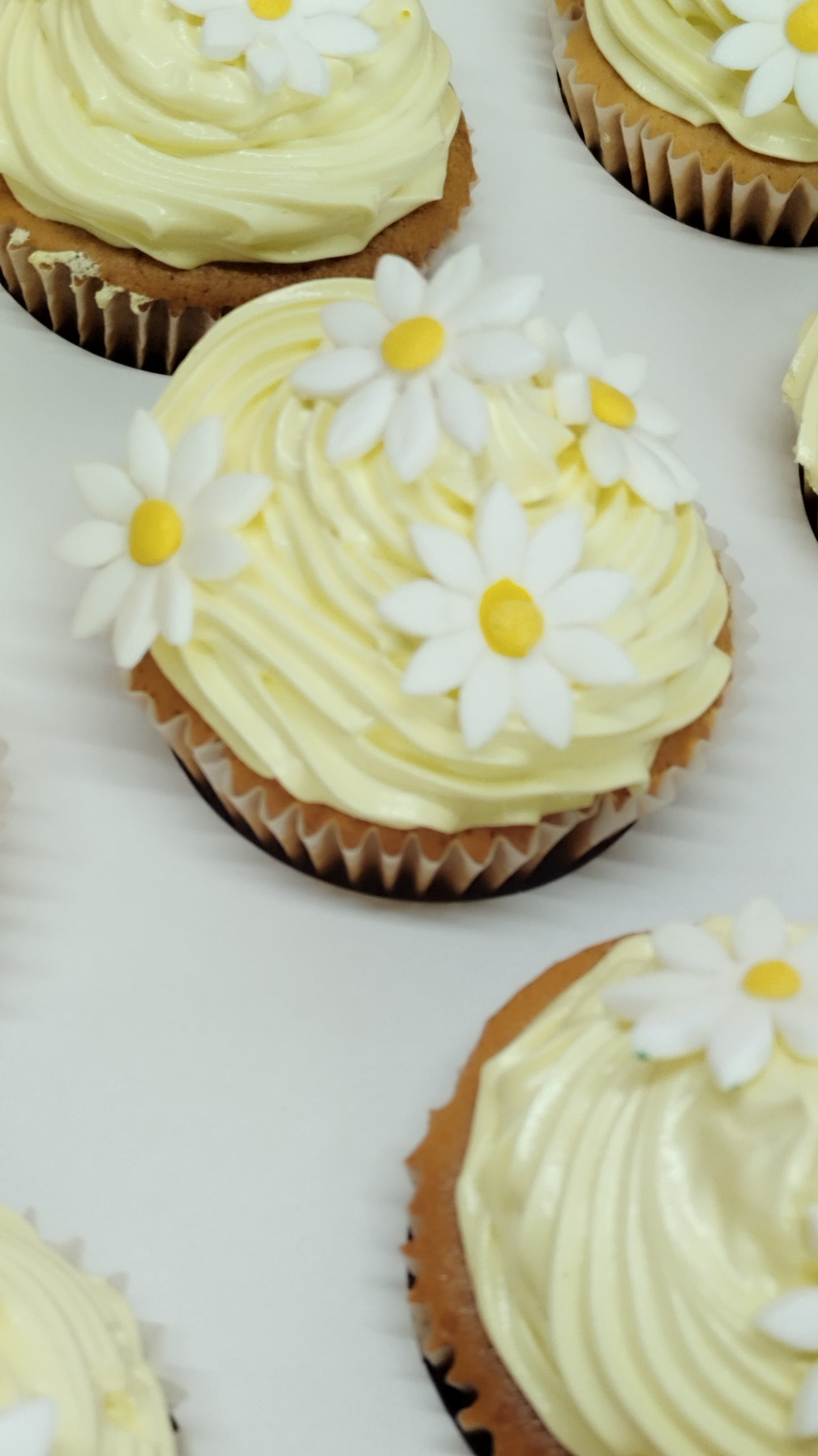 Cupcakes con merengue y detalles en fondant