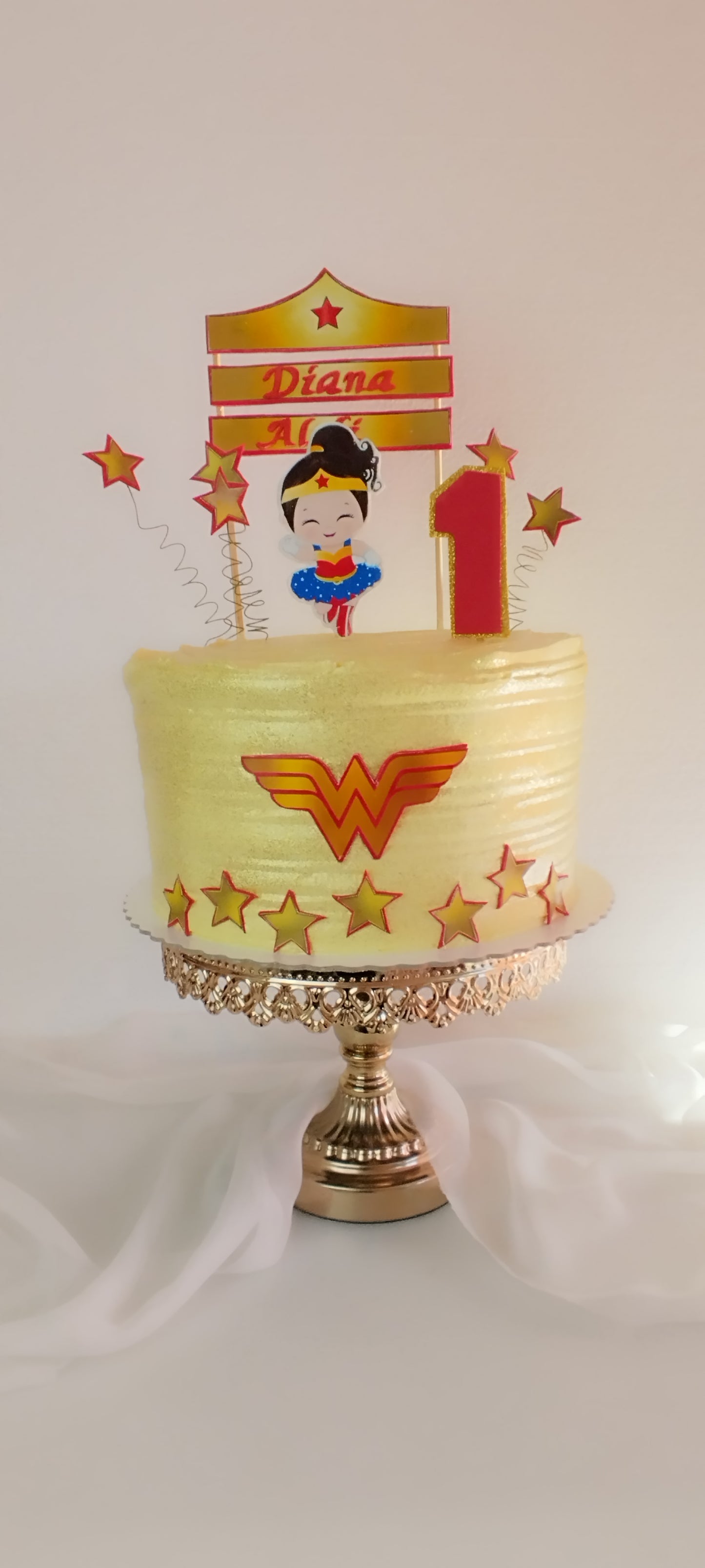 Torta clásica con Topper personalizado.