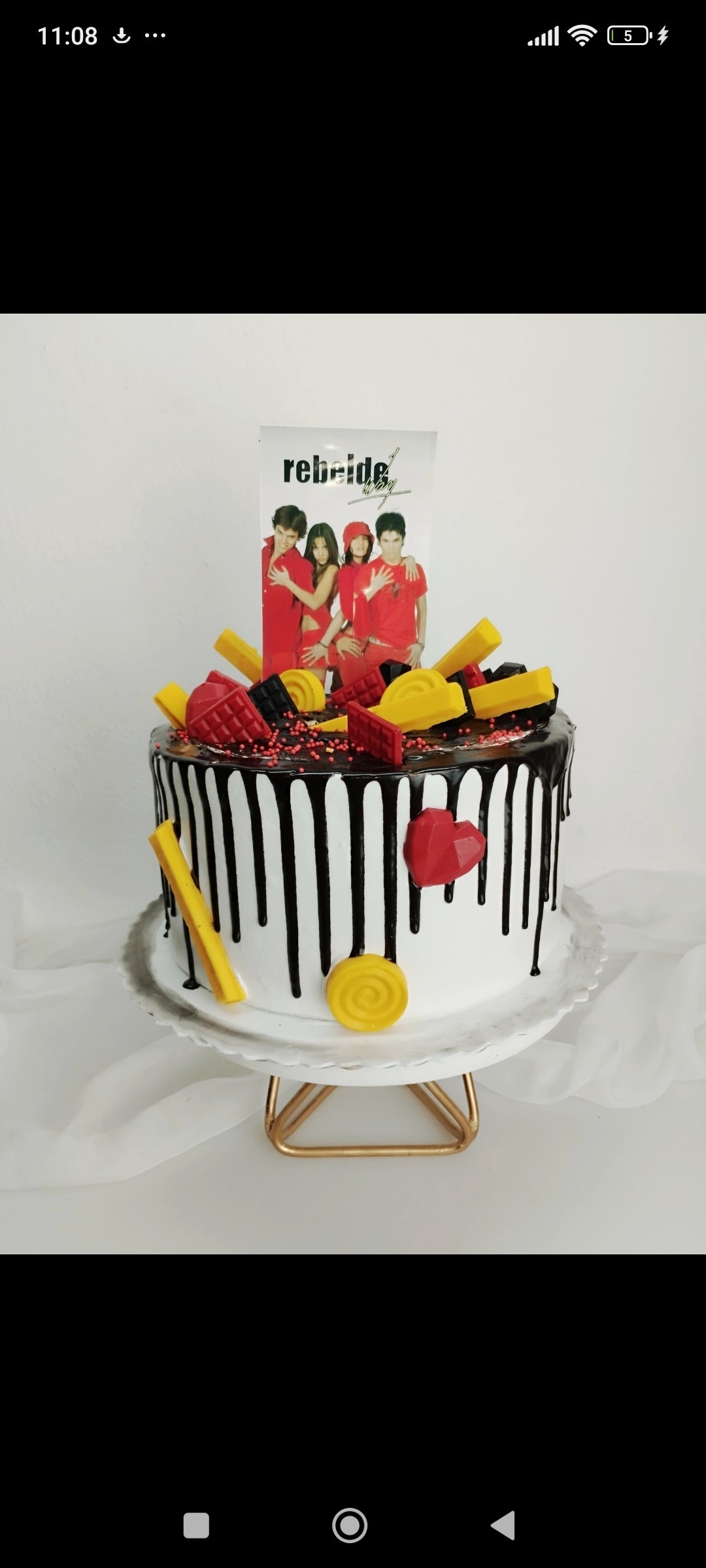 Torta clásica con Topper personalizado.