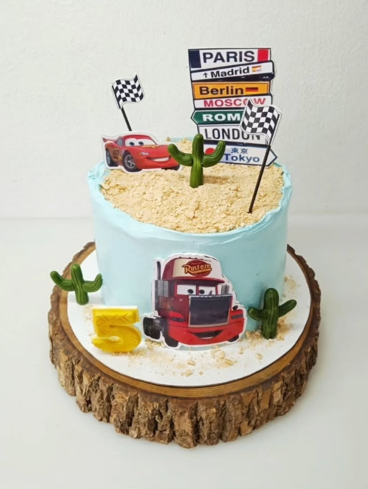 Torta clásica con Topper personalizado.
