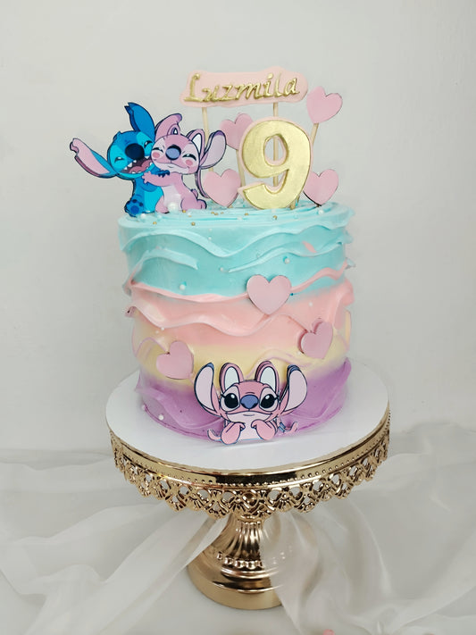 Torta clásica con Topper personalizado.