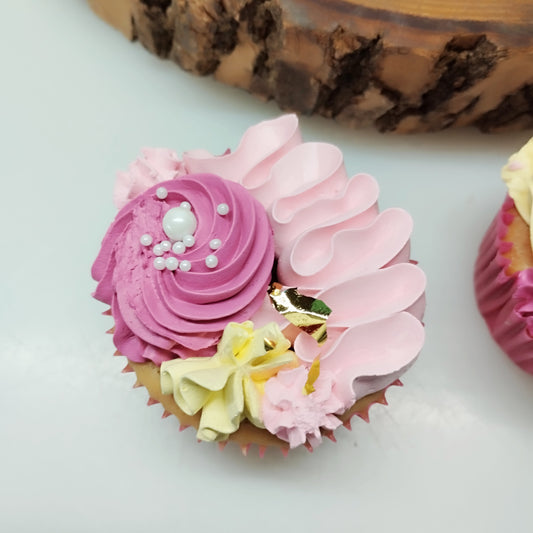 Pastelitos con merengue y grajeas