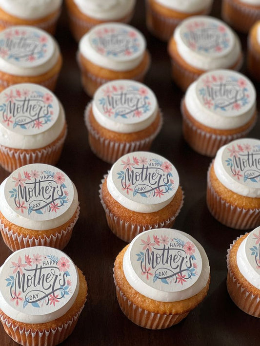 Cupcakes con merengue y lámina comestible