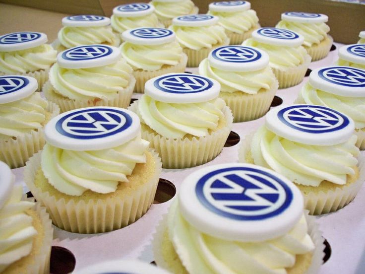 Cupcakes con merengue y lámina comestible