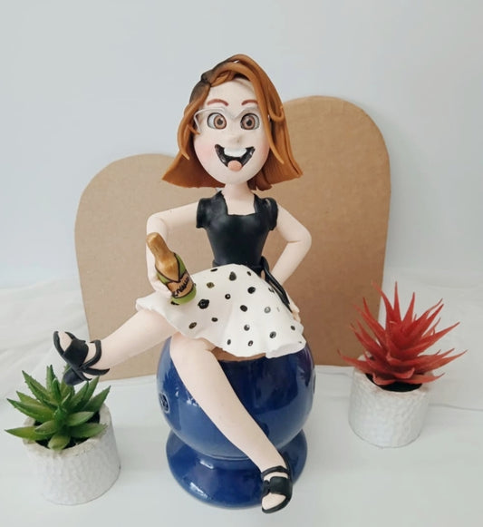 Muñeca en porcelana y espuma plast tallada