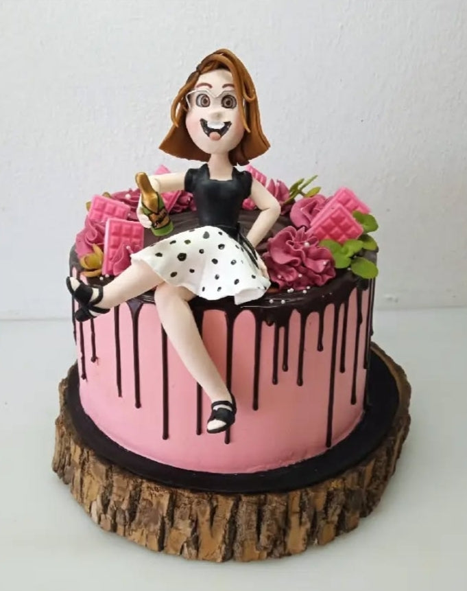 Muñeca en porcelana y espuma plast tallada